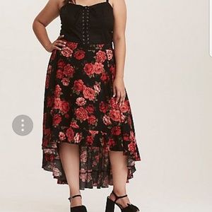 NWT Torrid Black Rose Challis Skirt